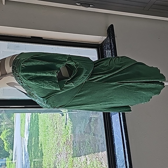 One World green top size small - Picture 3 of 5